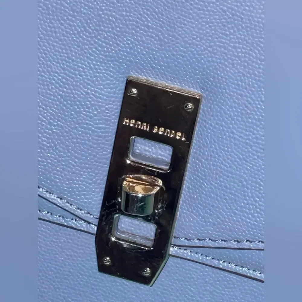 henri bendel 🩵classic old